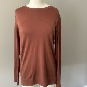 Lulu Lemon pullover workout top. Brown Size 8 Good condition